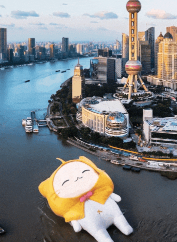 Cute Cat from the Game Takes Over Shanghai Landmarks, Xiaohongshu Blogger's AI Creative Images Go Viral